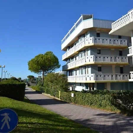 Very Nice Facing The Beach In Lovely *